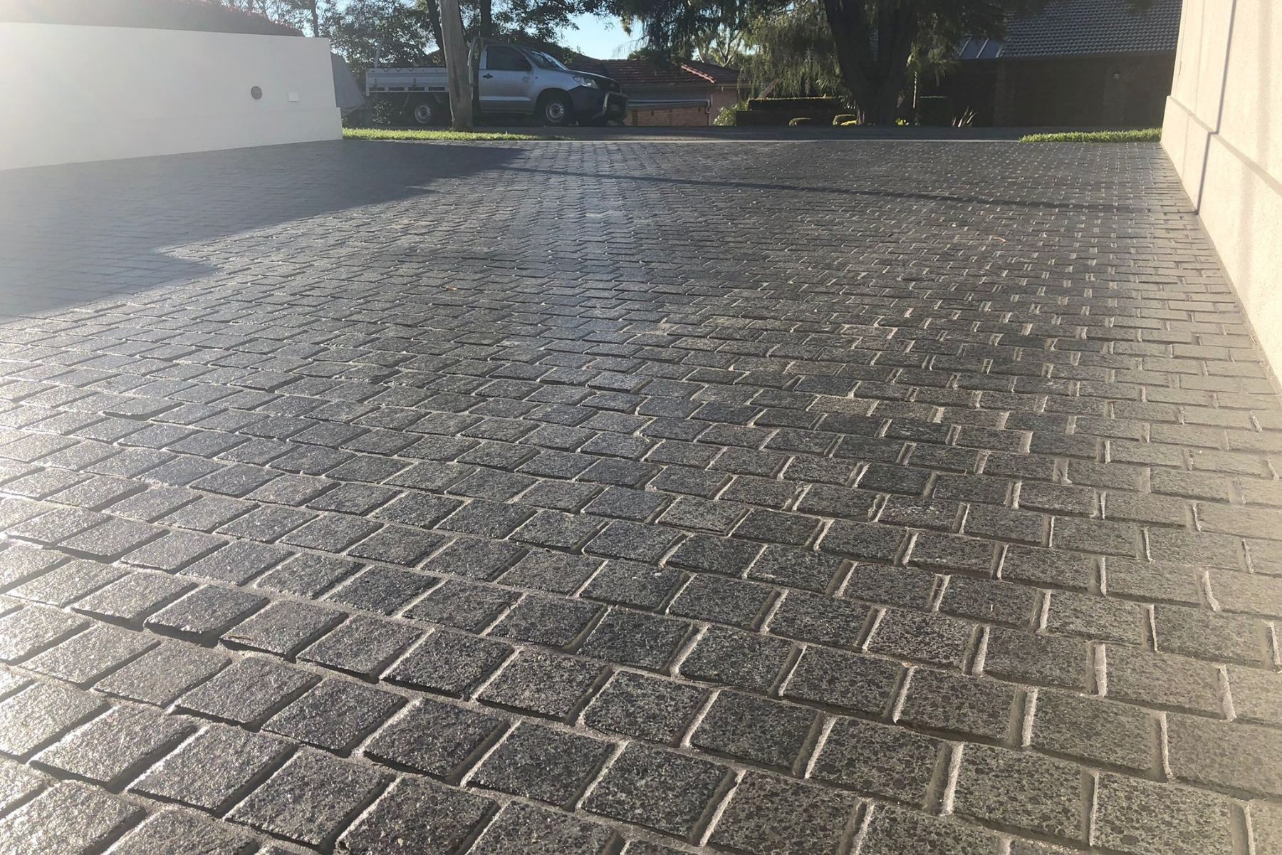 raven black cobblestones used as driveway flooring