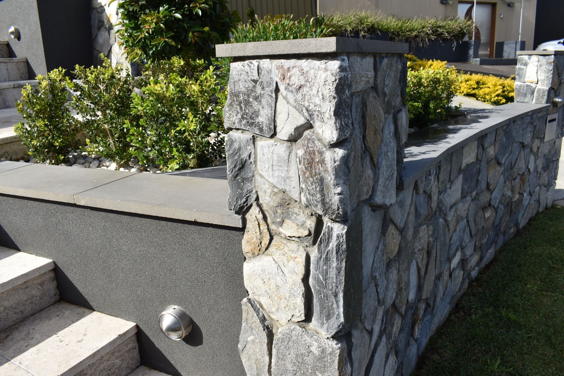 stone cladding wall pillar